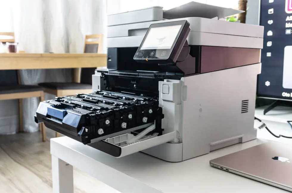Oled uue värvilise printeri otsingul. Esimene mõte kindlasti liigub laserprinteri suunas kuna tindiprinterid kuivavad ning nendega on igasugune häda ja probleem